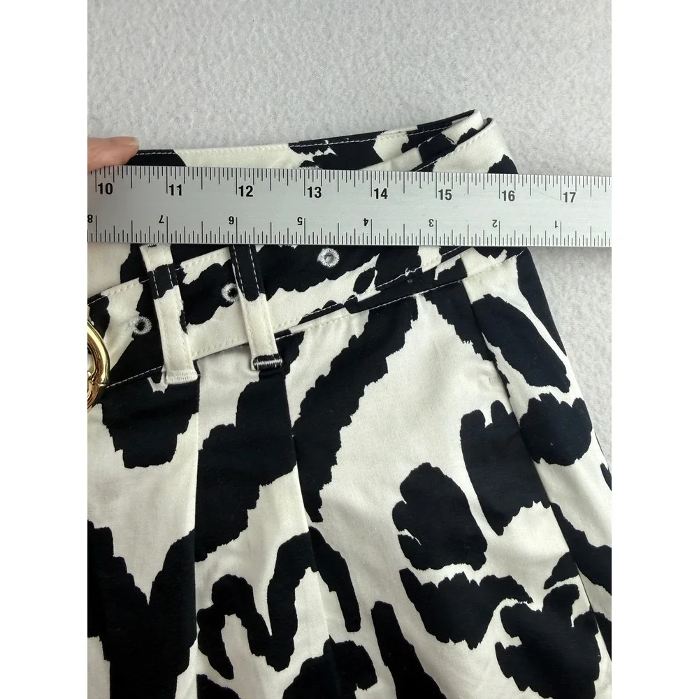 High-Waist Black & White Patterned Women's Shorts with Belt - Picture 2 of 7